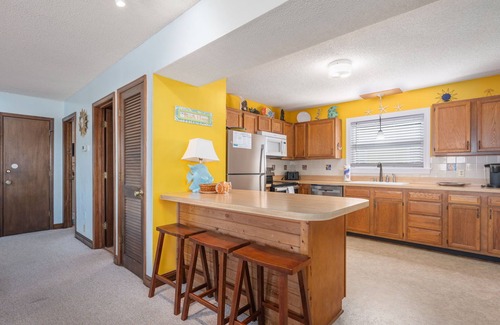 Kill Devil Hills House | Kill Devil Hills 425: Oceanside, Pet Friendly, Hot Tub, Close to Beach Access