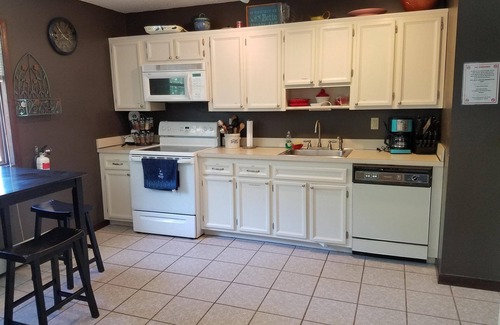 Killington House | Killington- 4 Bedroom, 2 Bath, Open, Bright, Onsite Laundry