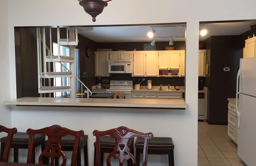 Killington House | Killington- 4 Bedroom, 2 Bath, Open, Bright, Onsite Laundry