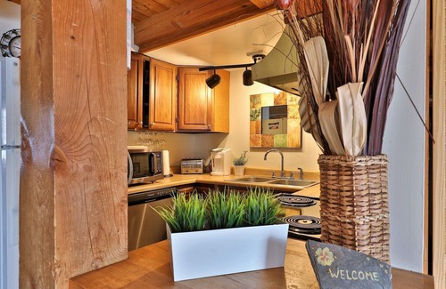 Killington Cabin | Killington Cabin - Left Unit: Great for families, Cozy, Close to Mountain. Hot Tub. Wood Stove.