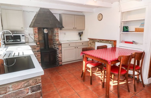 Newquay Cottage | KIMBERLEY HOUSE, pet friendly, with open fire in St Columb Minor