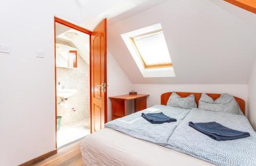 Siofok Aranypart House | Kincső Vendégház Siófok by NeWave Apartments