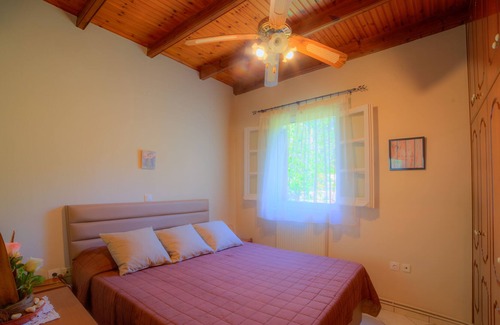 Lakones House | Kineri Country House "Villa Elie": An Exotic Mediterranean Escape