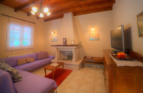 Lakones House | Kineri Country House "Villa Elie": An Exotic Mediterranean Escape