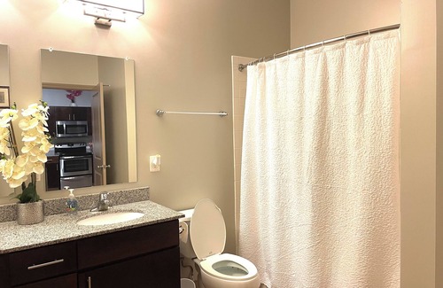Scioto Mile Apartment | King & 2 Queen Bedrooms Downtown