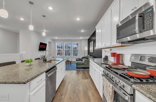 Durham House | King 4BR Townhouse to Downtown Durham