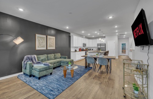 Durham House | King 4BR Townhouse to Downtown Durham