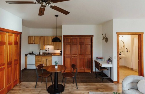 Kalispell Apartment | King Accessible Studio Suite with Full Kitchen and Washer/Dryer in the Heart of Kalispell, MT