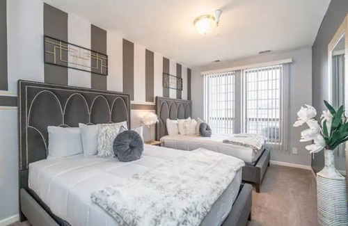 Dearborn Apartment | King Bed+2 Queens+Office+300Mbps+Smart TV*Balcony