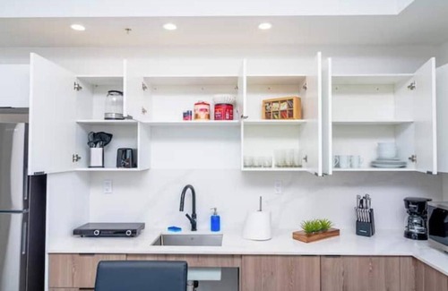 East Little Havana Apartment | King Bed 2B/2Ba Oasis minutes to Brickell 6 guests