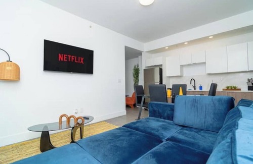 East Little Havana Apartment | King Bed 2B/2Ba Oasis minutes to Brickell 6 guests