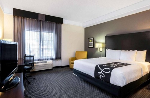 Superstition Springs Hotel | King Bed ADA Rm at La Quinta Inn by Wyndham Mesa Superstition Springs