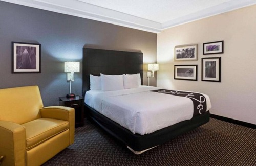 Superstition Springs Hotel | King Bed ADA Rm at La Quinta Inn by Wyndham Mesa Superstition Springs
