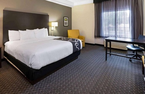 Superstition Springs Hotel | King Bed ADA Rm at La Quinta Inn by Wyndham Mesa Superstition Springs