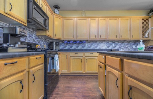 Coldwater Springs House | King Bed! BBQ & Golf Course!