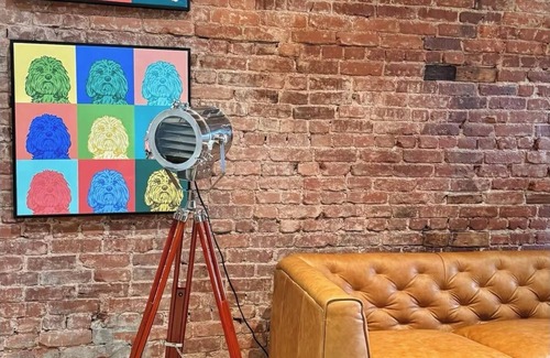 Pittsburgh Apartment | KING BED City view Free Parking Vintage Loft