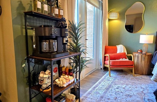 Boise Apartment | King Bed, Coffee Bar, Balcony, Hot Tub