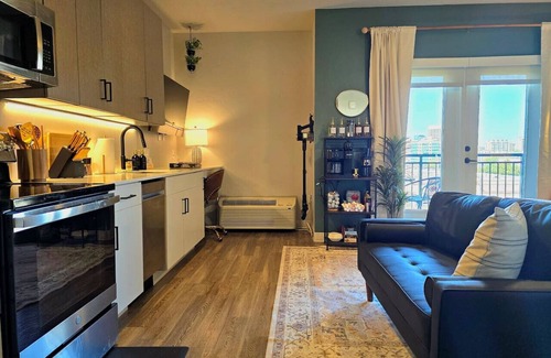 Boise Apartment | King Bed, Coffee Bar, Balcony, Hot Tub