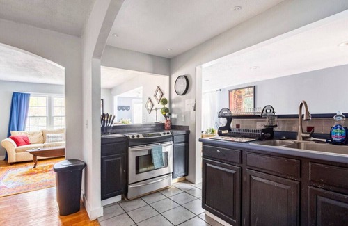Warfleigh Apartment | King Bed+Game Room+Parking+Broadripple+Restaurants