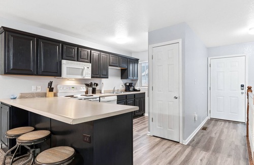 Manhattan House | King Bed, Garage and Free Parking, KSMANE1205