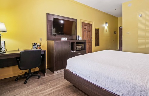 Crawfordville Hotel | King Bed Non-Smoking Pet-Friendly – Comfort & Convenience at Wildwood Inn