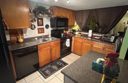 Gainesville Condo | King bed, pool, creek! Private artsy 1/1 condo in forest, 1.6 mi. north of UF!