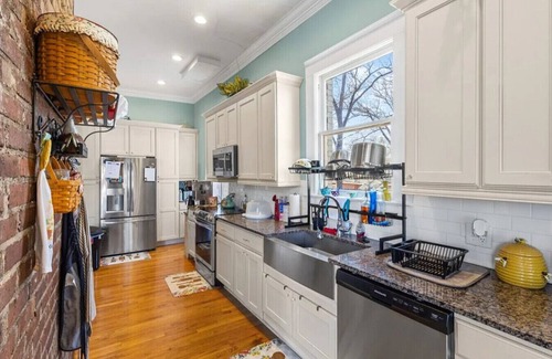 Anderson Apartment | King Bed Retreat | Anderson Home w/Yard & Events
