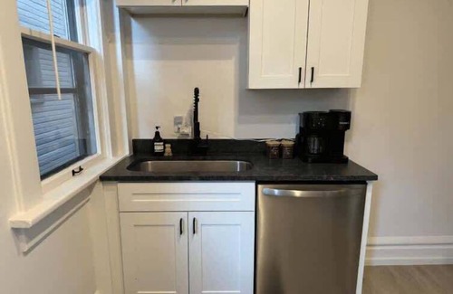 Victorian Village House | King Bed - Short North - Free Parking - Convention