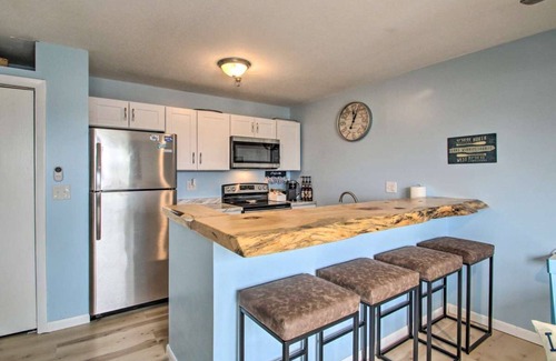 Laconia Condo | King Bed, Sleeps 6, Lake Winni Views & Pool