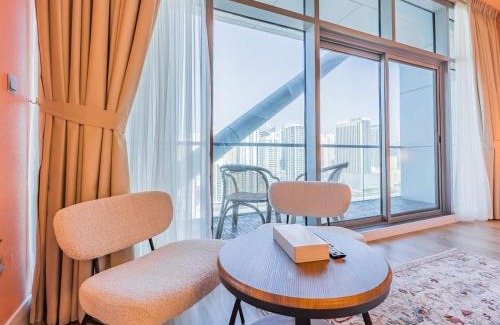 Jumeirah Lake Towers Apartment | King Bed Studio Near Metro Pool Fast Wifi