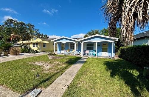 Dunedin Cottage | King bed - Walk to Downtown & Waterfront