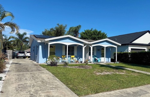 Dunedin Cottage | King bed - Walk to Downtown & Waterfront