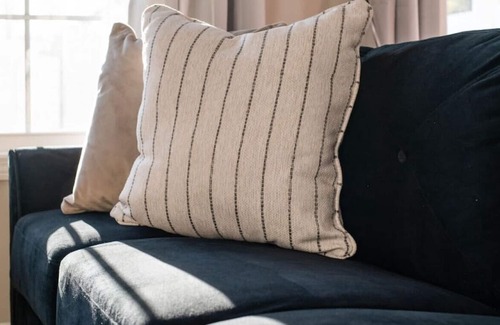 Southern Coast Apartment | King Bed | Work PC | w Parking