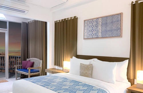 Tanjungbenoa Bed & Breakfast | King Bedroom with Sea View Terrace