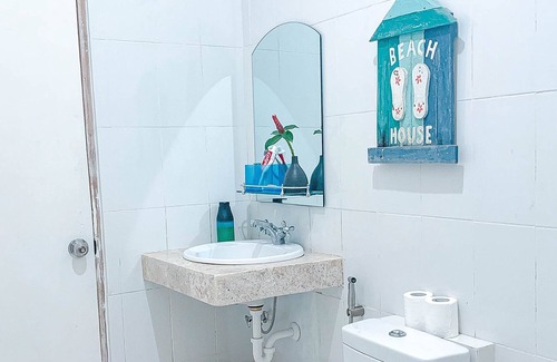 Tanjungbenoa Bed & Breakfast | King Bedroom with Sea View Terrace