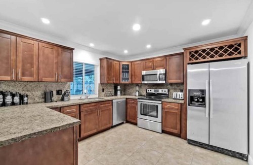 Survey Creek House | King Beds, Game Room, Pet Friendly, Private Pool, Ping-Pong - SAME DAY BOOKINGS!