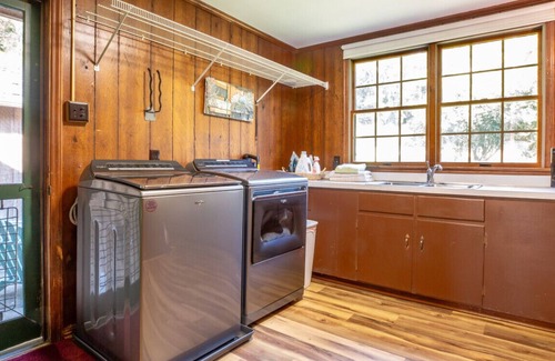 Chapel Hill House | King Beds, hiking trail, swimming, fishing