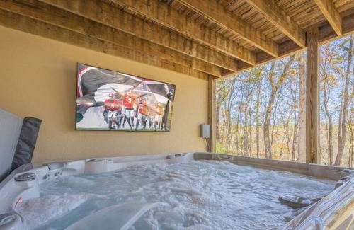 Athens House | ⚡️⚡️⚡️KING Beds near UGA: Theater, Game Room, Hot Tub, Golf & River, 4 Game Tables⚡️⚡️⚡️