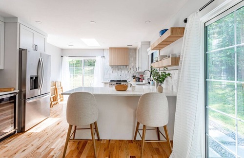 Saugerties Apartment | King Beds, Soaking Tub, WiFi, Firepit Fam Friendly
