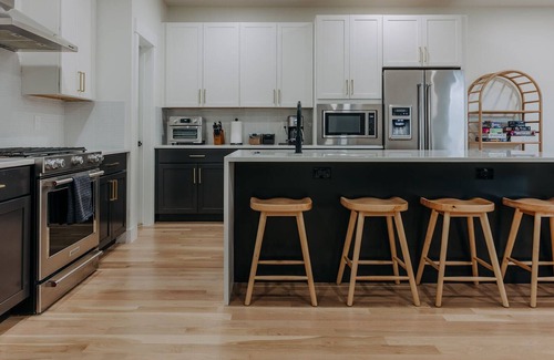 Sloan Lake House | KING Beds - Stylish 4BR near Stadium & Sloans Lake w/Rooftop!