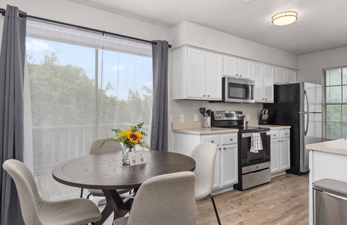 College Station House | King beds, two living rooms and plenty of parking