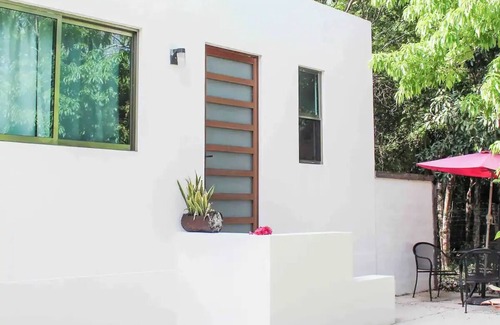 Akumal House | King Bungalow Guest House in Small Gated Communitynn