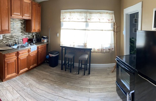 Niagara Falls House | King Cali Bed Suite, Summer Specials available upon request !