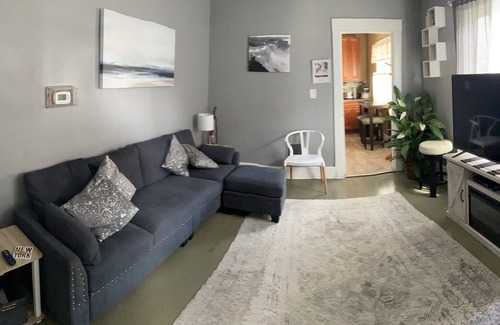 Niagara Falls House | King Cali Bed Suite, Summer Specials available upon request !