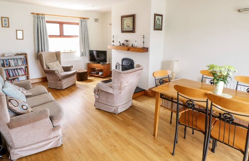 Cleggan Cottage | KING COTTAGE, family friendly in Cleggan, County Galway