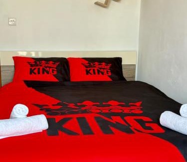 Msida House | KING Double Bedroom with Private bathroom with Shared Apartment next to bus stop! Best for tourists!