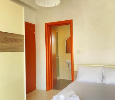 Msida House | KING Double Bedroom with Private bathroom with Shared Apartment next to bus stop! Best for tourists!
