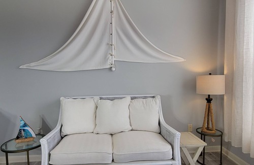 Ocean Air Park House | King En Suite, Pool, Beach, 5 BR, 4 Bath,Free Parking, Game Rm, Sleep 13
