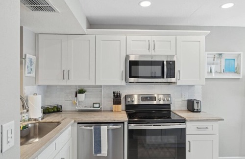 Camelback East House | King Ensuite | Heated Pool | Hot Tub | Gym