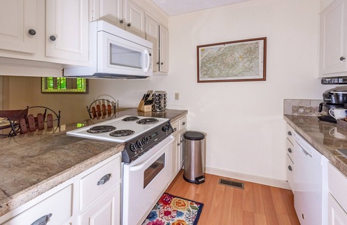 Sapphire House | King Ensuite+Resort Access 1.5m+Waterfalls/hiking
